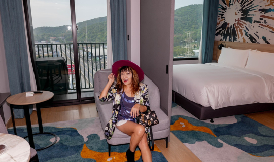 cover ....รีวิว โรงแรม ฮอลิเดย์ อินน์ แอนด์ สวีทส์ ศรีราชา – แหลมฉบัง Holiday Inn & Suites Siracha  โรงแรมสุดเก๋ กับแม่ประนอม