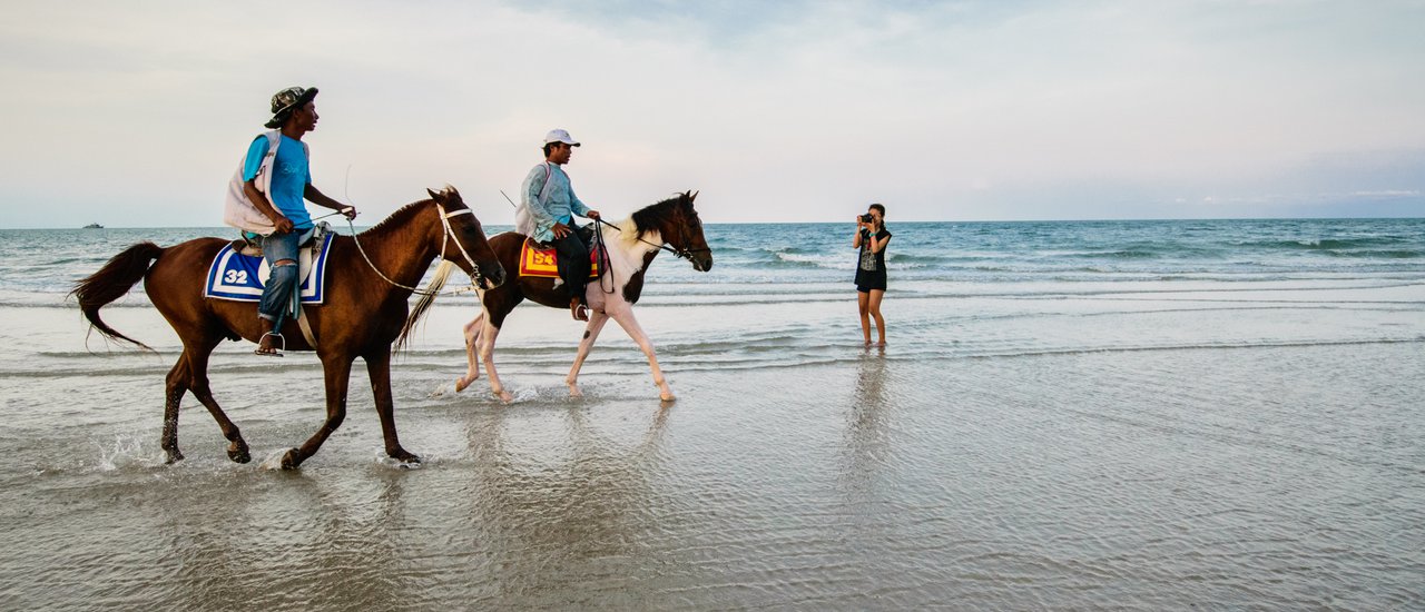 cover Review: a Summer Trip to Hua Hin by a Free Train; Experience Priceless Views in Hundreds Baht at Karoon Hut Guest House