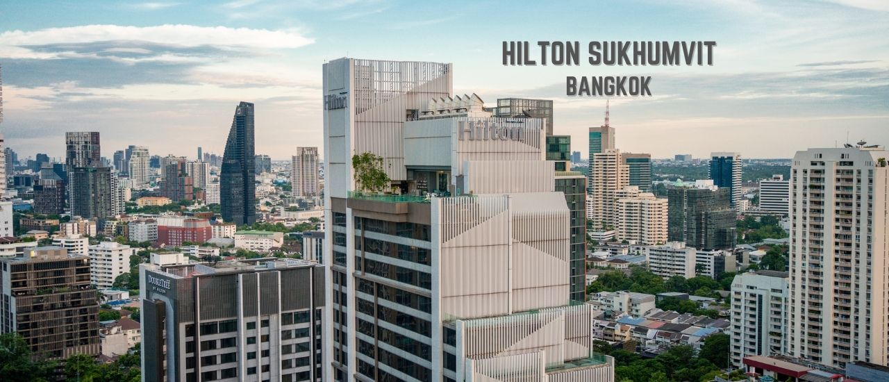 cover รีวิว 𝑯𝒊𝒍𝒕𝒐𝒏 𝑺𝒖𝒌𝒉𝒖𝒎𝒗𝒊𝒕 𝑩𝒂𝒏𝒈𝒌𝒐𝒌 𝑯𝒐𝒕𝒆𝒍 ที่พักกรุงเทพ ดีไซน์สวย โลเคชั่นดี ตั้งอยู่ใจกลางเมือง ย่านพร้อมพงษ์ อยู่ใกล้ห้างสรรพสินค้า Emporium และ Emquartier