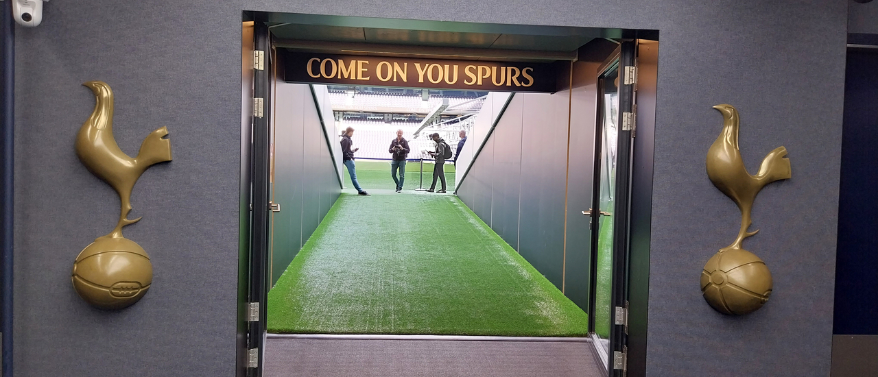 cover ผจญภัยในพิพิธภัณฑ์อังกฤษ ตอน 10 เดินมึนๆ เข้าไปในทอตนัมฮอตสเปอร์สเตเดียม และไปท้าทายความกลัวที่ The Dare skywalk/Tottenham Hotspur Stadium