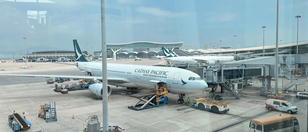 cover Cathay Pacific สายการบิน 5ดาวของฮ่องกง