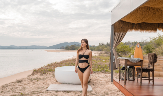 Cover นอนรถบ้านริมทะเลครั้งแรก ที่ Sterling Seastar...