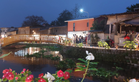 Cover ชมแสงไฟในเงาน้ำคลองแม่ข่า สวยงามมาพร้อมกับความเย็น สองฝั่งข้างทางที่...