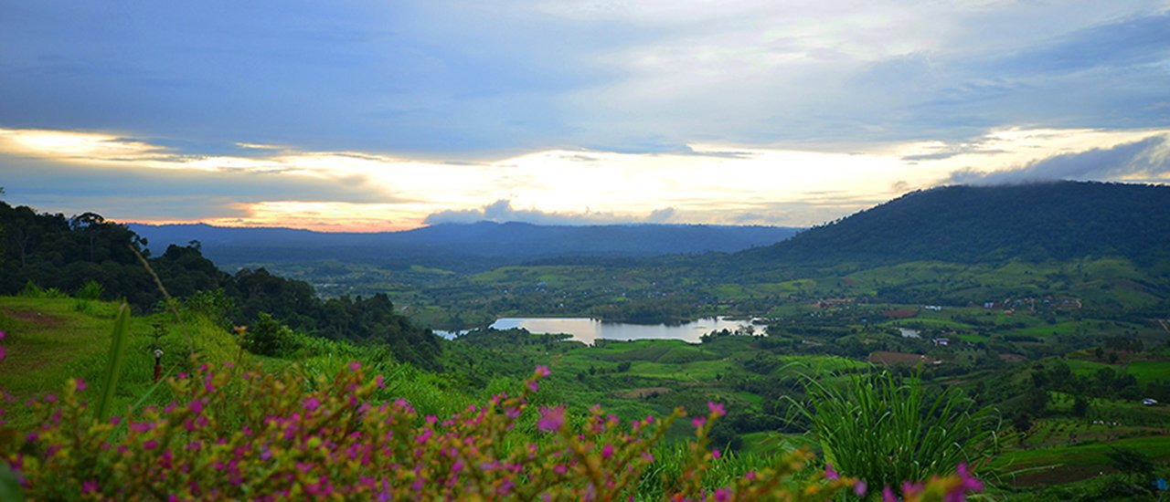 cover Travelling to Khao Kho on a faded fog day and lying @Romkaraveak, Worship at Wat Phra Thart Pha Sorn Kaew and sit leisurely  to see a beautiful view @ Pino Latte