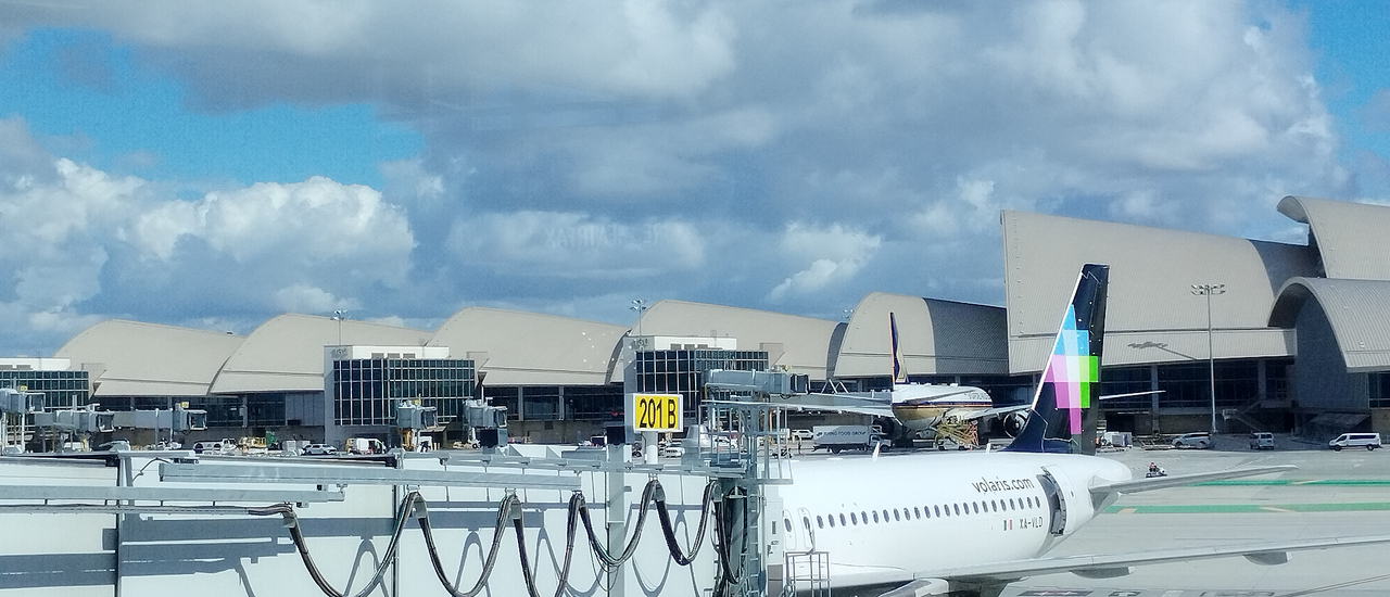 cover ทริปละตินอเมริกา ตอน 3 รีวิวการบินกับสายการบินโคตรโลวคอสโวราลิส ที่สุดแห่งความอิหยังวะ Ultra low cost Volaris แห่งเม็กซิโก ในทวีปอเมริกา