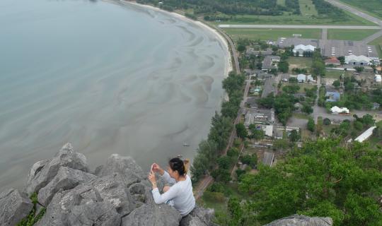 Cover "เขาล้อมหมวก" (ทำให้คนตัวเล็กลง)...