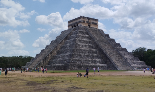cover ทริปละตินอเมริกา ตอน 11 รีวิว 1 ใน 7 สิ่งมหัศจรรย์ของโลก ชิเชน อิตซา Chichen Itza และการเดินทางสู่เมริด้า เม็กซิโก Zona Arqueológica de Chichén Itzá