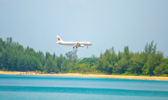 cover แว่ะเยี่ยมชม "อุทยานแห่งชาติสิรินาถ" แล้วแบกกล้อง ตะลุยฟ่าทะเลเดือด ถ่ายรูปเครื่องบินเท่ห์ๆ ที่ "หาดไม้ขาว"