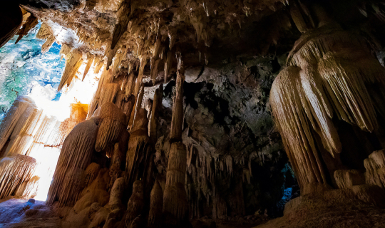 Cover ปีนเขา เข้าถ้ำ แล้วถ่ายรูปหินงอกหินย้อยที่ "ถ้ำไทร" แห่ง "อุทยานแห่ง...