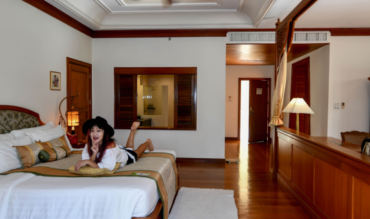 Cover รีวิว โรงแรม เทวมันตร์ทรา รีสอร์ท กาญจนบุรี Dheva Mantra Resort กับ ...