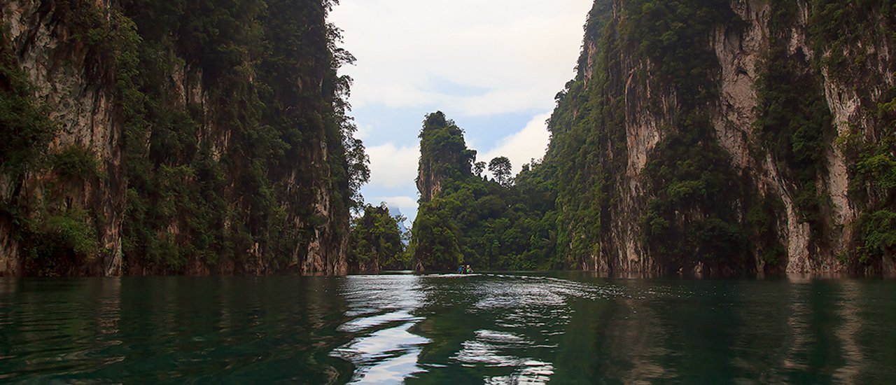 cover A relaxing flight from Chiangmai to Surat Thani (Samui - 500 Rai Floating Resort Khao Sok)