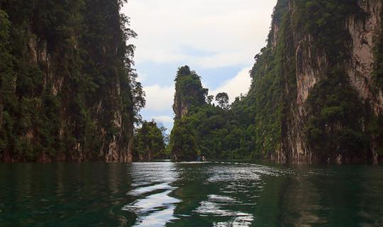 cover A relaxing flight from Chiangmai to Surat Thani (Samui - 500 Rai Floating Resort Khao Sok)