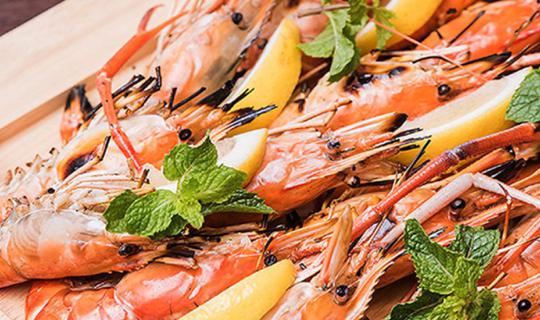 cover Please Translate: ~ * ~ * ~ * ~ * ~. Indulge in a Prawn Mania buffet feast at the Novotel Bangkok Ploenchit Sukhumvit Hotel. ~ * ~ * ~*