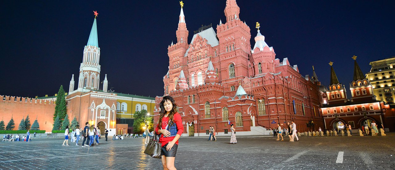 cover ...Russia isn't as scary and expensive as you think. With Maenam, explore Moscow in a relaxed, easy, and affordable way, but still luxurious. You got it!