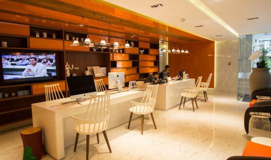 cover S Box Sukhumvit Hotel: Affordable hotel in the heart of Bangkok.