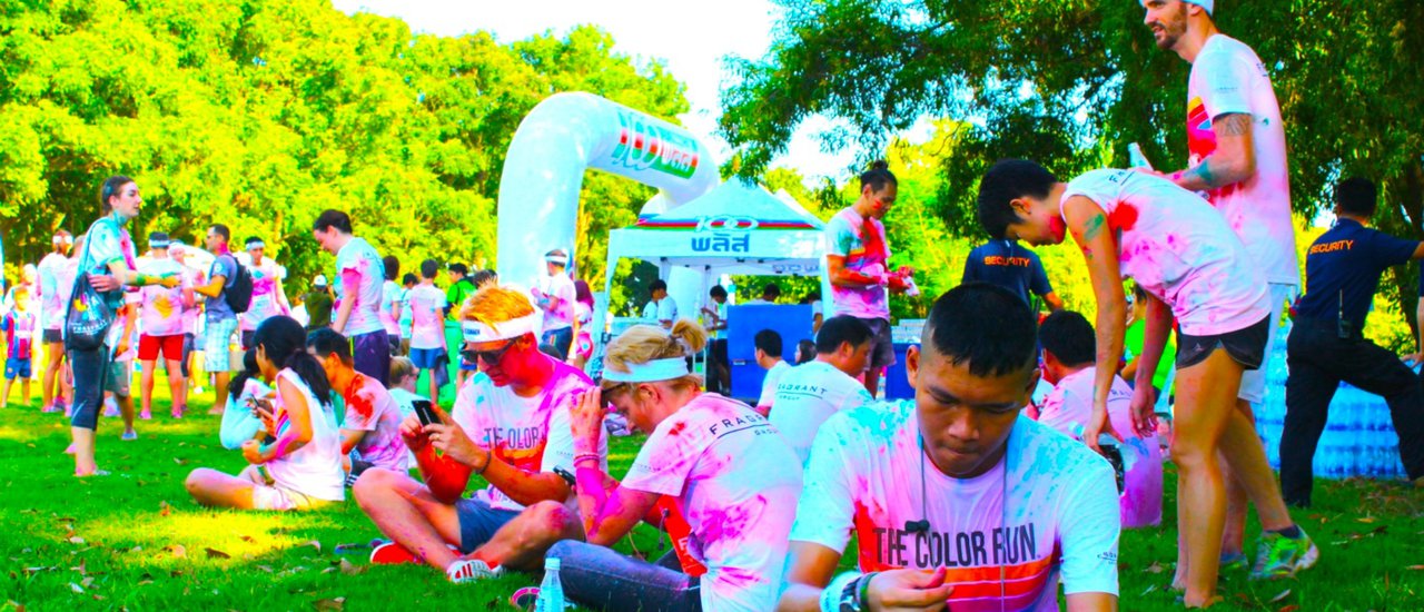 cover "Falsely accused" of "smearing" a day off with activities at the Harnsha, The Color Run Bangkok.