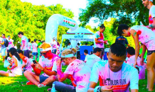 cover "Falsely accused" of "smearing" a day off with activities at the Harnsha, The Color Run Bangkok.