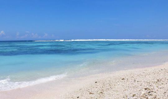 cover Enjoy eating and relaxing on Gili Islands in Lombok, Indonesia: Seeing the sea makes a sea lover so happy :)