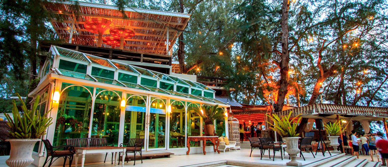 cover Enjoy the breeze and the view with a chill atmosphere restaurant by the sea at The Glass House Pattaya.