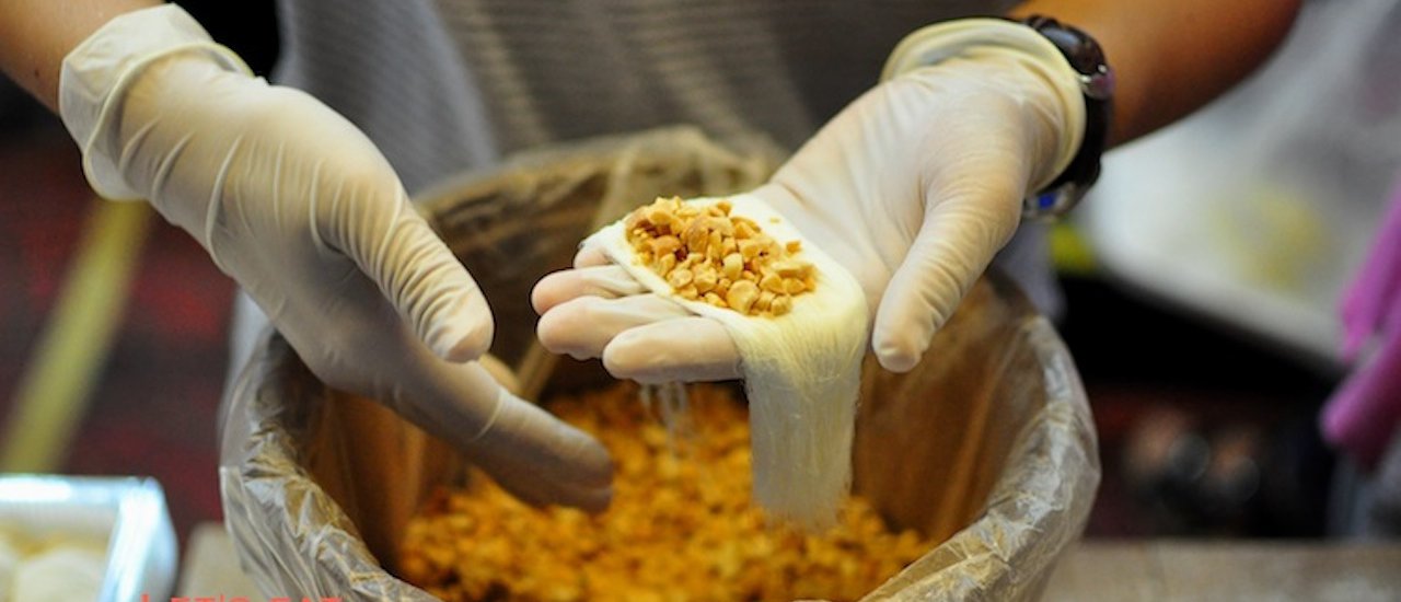 cover Let's Eat Review: Khanom Maifai and Khanom Nun Maeng, Yaowarat, Soi Texas
This review focuses on two popular Thai desserts: Khanom Maifai and Khanom Nun Maeng, found in Yaowarat's Soi Texas.