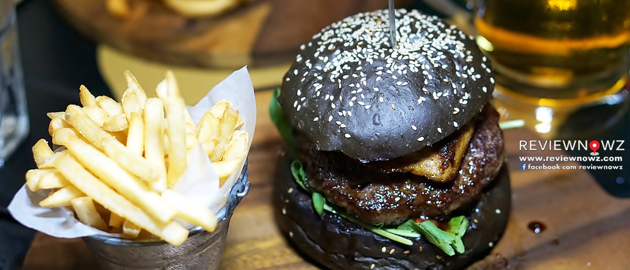 cover Dee Lounge Beer Garden @ Novotel Bangkok Ploenchit Sukhumvit [Beer and Burger Promotion 2016]