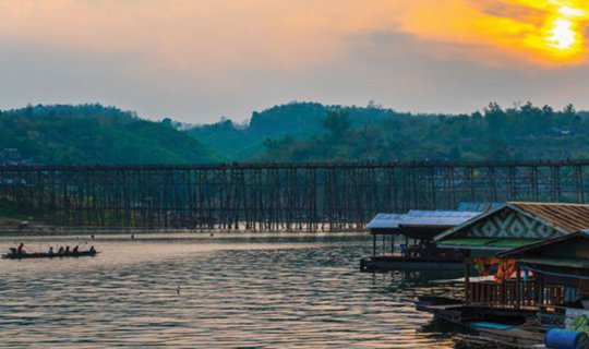Cover สะพานไม้สุดชิว วิถีชาวมอญ สังขละบุรี สะพานมอญ...