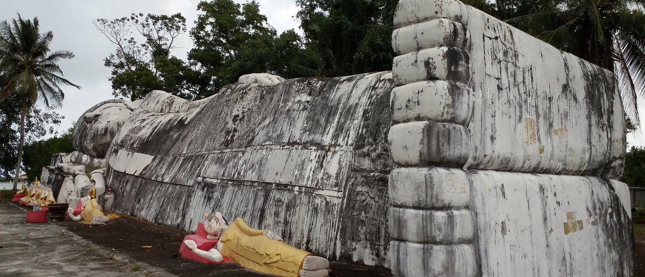 cover 2016-08-08 Take me to see the temple before Wat Laem Jak disappears.