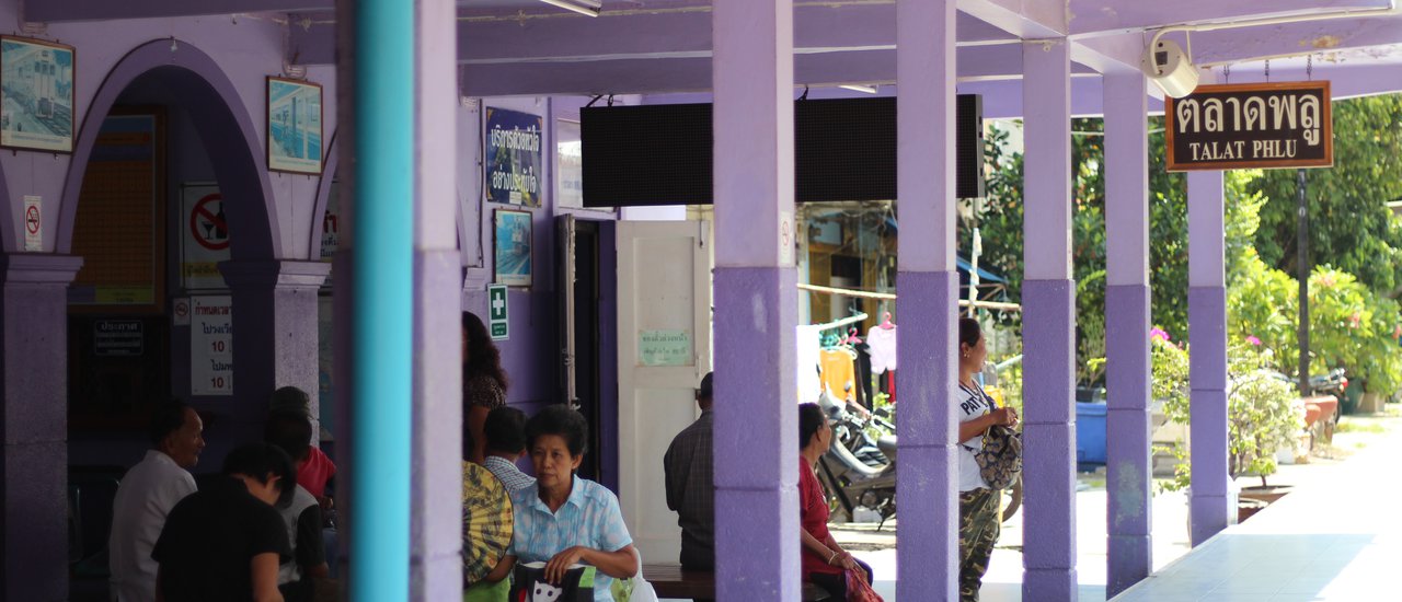 cover 8 Delicious Restaurants in Talad Phlu Market