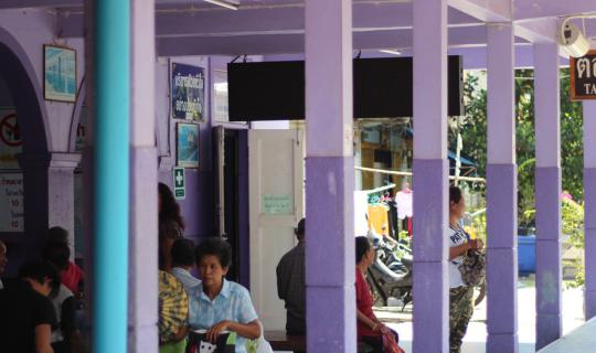 cover 8 Delicious Restaurants in Talad Phlu Market