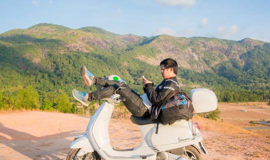 cover Thai axe handle with the same old motorcycle...!!!