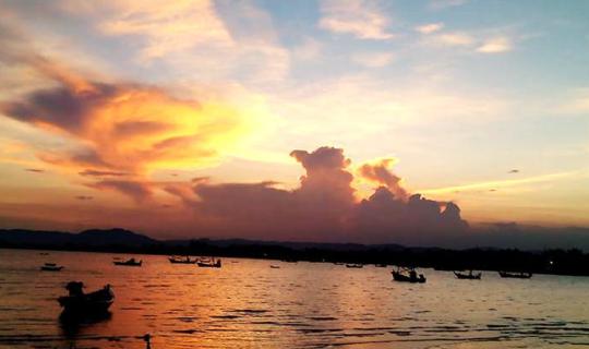 cover A long time ago, a journey to Prachuap Khiri Khan to conquer Khao Lom Muak.