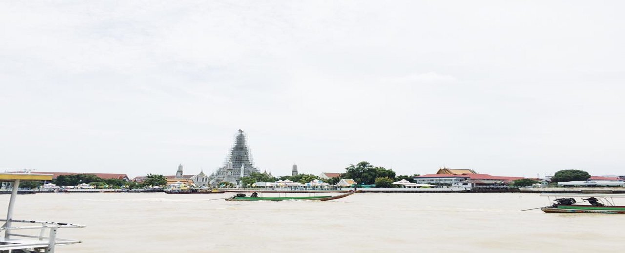 cover "We have arrived in Bangkok! The engineering students are lost in the capital."