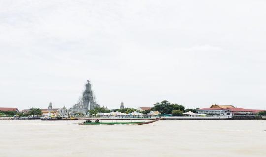 cover "We have arrived in Bangkok! The engineering students are lost in the capital."