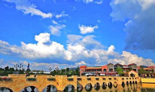 cover Trip with Mom: 2 Days 1 Night in the Rainy Season at The Verona at Tub Lan, with a Stop at Khao Yai Art Museum