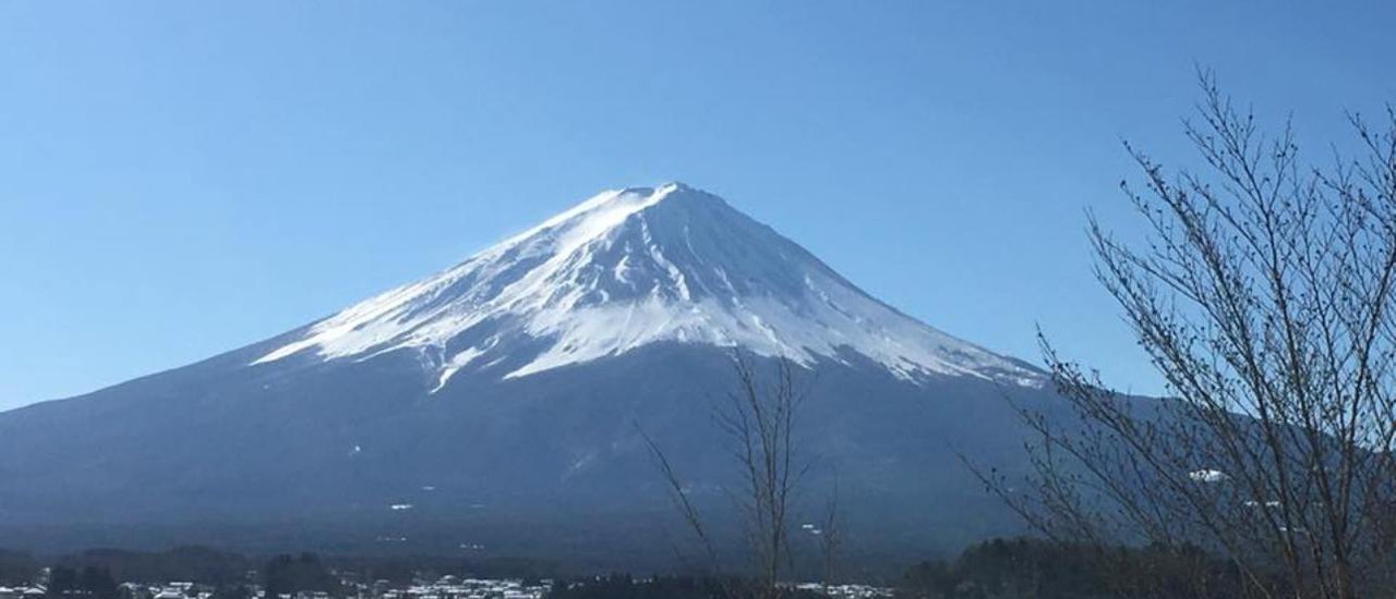 cover Japan... No matter how many times, it's never enough. Lake Kawaguchiko on a day as cold as a freezer.