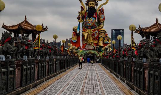 Cover KAOHSIUNG (Kaohsiung): Wandering Through Southern Taiwan (End)...