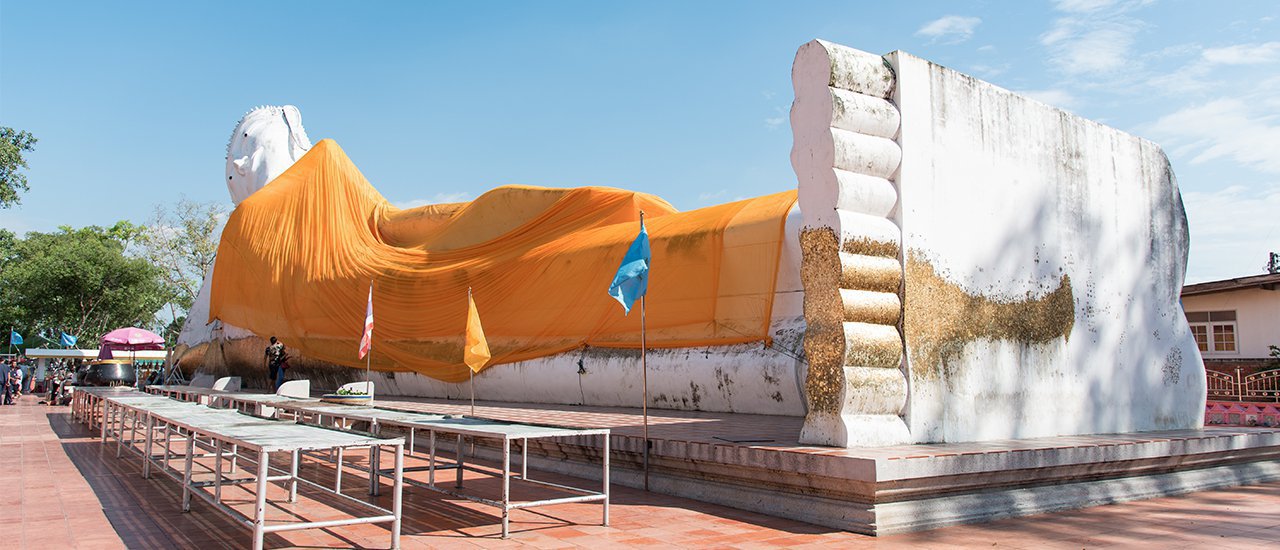 cover Atypical Weekday Trip to the Extraordinary Wat Satue