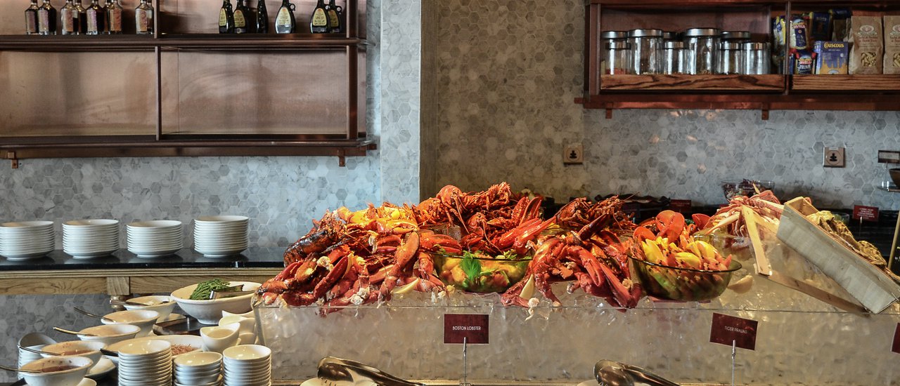 cover Sparkling Sunday Brunch at Scalini, Hilton Sukhumvit: A Premium Lobster