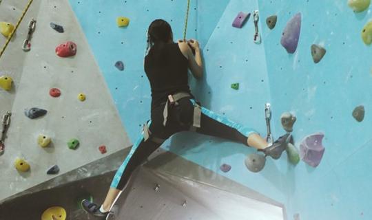 cover Adventure Activity: Let's Go Rock Climbing at Rock Domain Climbing Gym! 
This translates the original sentence while maintaining a simple and short tone. It also clarifies the meaning of "กิจกรรมวันหยุด" by specifying it as an "Adventure Activity."