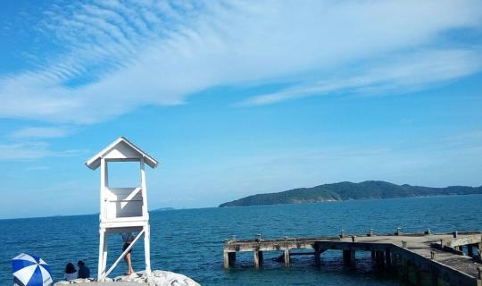 cover Explore the historic city of Rayong and admire the sea at Khao Laem Ya National Park.