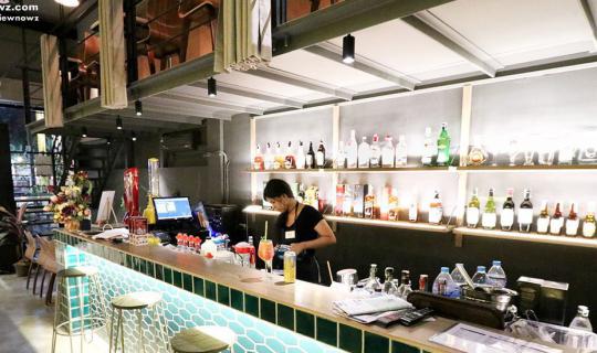 cover Eat and drink in style at Blockhouse Bar & Bistro, a new spot on Phra Athit Road with great prices (around 100-200 baht).