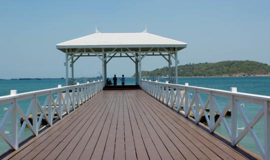 cover Solo Flight to Koh Sichang: A One-Day Escape from the Heat, Lulled by the Sight of Frangipani Blossoms