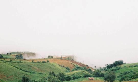 cover Khao Kho-Phu Thap Boek: Embracing the Slow Life with a Beloved Film Camera