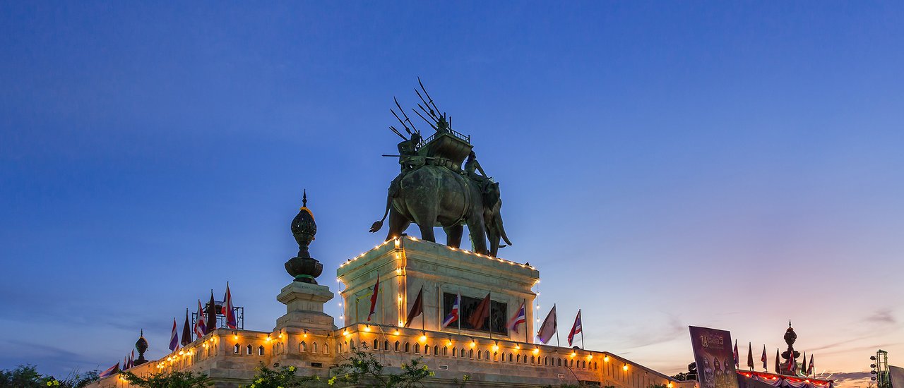 cover [Roof of the Sun]...Inviting you to visit Kanchanaburi to pay respects to King Naresuan the Great.