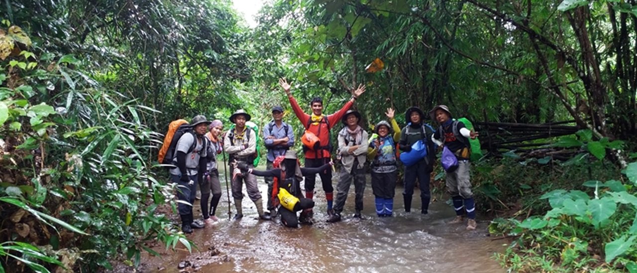 cover From Pitukrok, ascend 1600 meters to Doi Huamod in Umphang. Raft down the river to Kaeng Moke Do - Doi Khao Aon - Pang Maikhop - Thi Lo Su. Visit the Karen village of Kho Ta and the confluence of the Mae Lamung River.