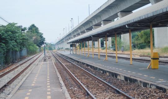 Cover One-day trip with a free train, find good food at Baan Mai Market....