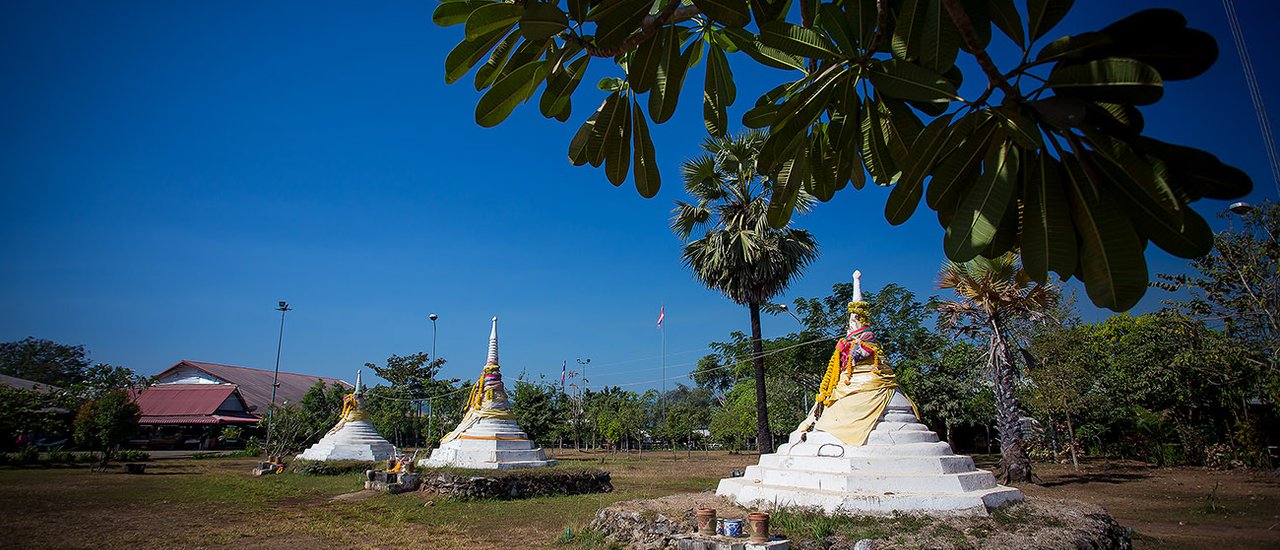 cover Let's head to Myanmar via the Three Pagodas Pass.