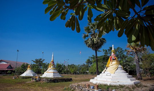 cover Let's head to Myanmar via the Three Pagodas Pass.