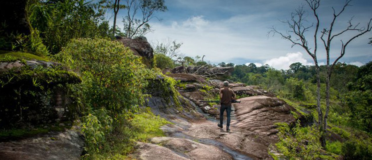 cover "Will you see the fog when you are in the fog? @Phu Thap Boek" "What happens when two men go to Thap Boek?"