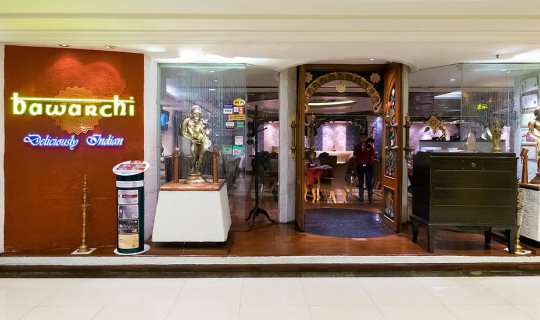 cover Bawarchi: An old-established Indian restaurant with easily accessible flavors that are truly impressive.